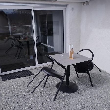Hébergement atypique en pleine nature au bord le la loue Orchamps-Vennes Extérieur photo